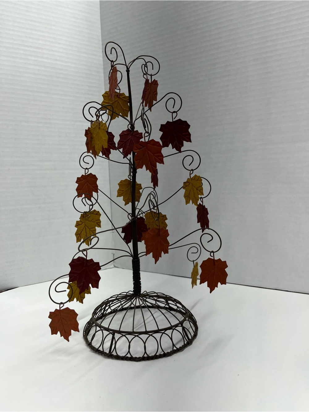 Wire tree with autumn leaves decor/ornaments - Picture 3 of 5